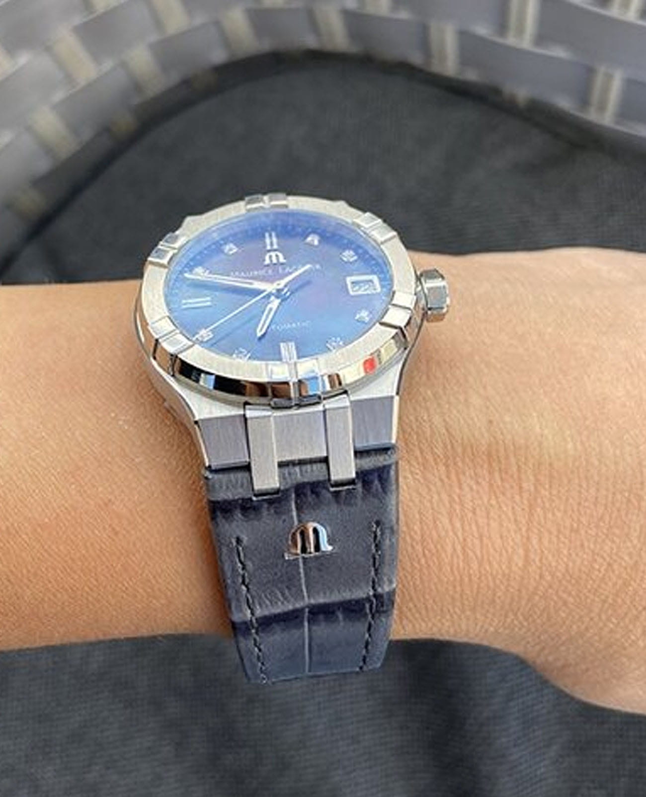 Maurice Lacroix Maurice Lacroix Aikon Automatic AI6006-SS001-370-1, aikon швейцария женские часы на браслете кожаный боковой вид